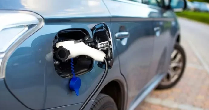 Elektromobillərin yaydığı elektromaqnit dalğaları təhlükəlidir? ARAŞDIRMA