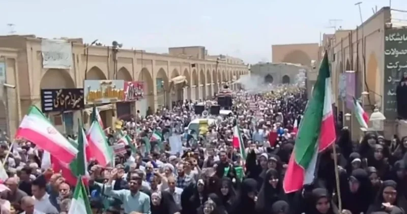 İran iki cəbhədə sıxışır: Tam müdafiə rejimi və dərinləşən xalq etirazları