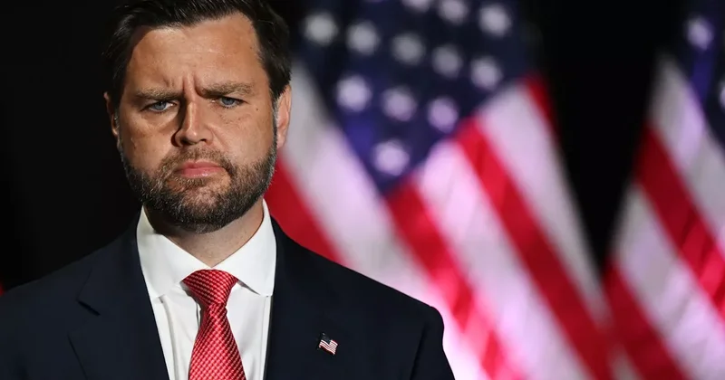 Вэнс: Задержанный США танкер лишь притворялся российским