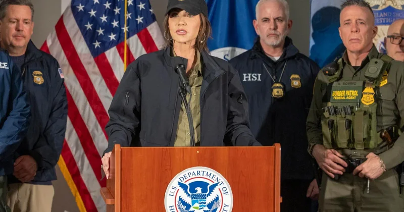 ABŞ da ICE zabitinin üstünə avtomobil sürən qadın öldürülüb