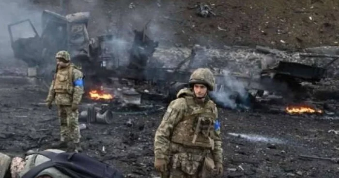 Ukrayna Silahlı Qüvvələrinin içərisində şəxsi heyəti olan pikapının məhv edilməsi VİDEO