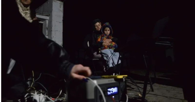 Rusiyanın qəddar hücumu: 10 dərəcə şaxtada Ukraynanın iki bölgəsi tam zülmətə qərq oldu