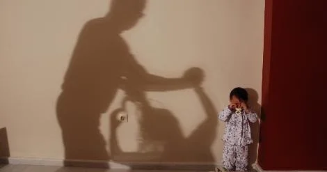 Zorakılıq tərbiyə deyil: Ailədə böyüyən travmalar cəmiyyətə necə qayıdır? Sosioloq Üzeyir Şəfiyev açıqlayır