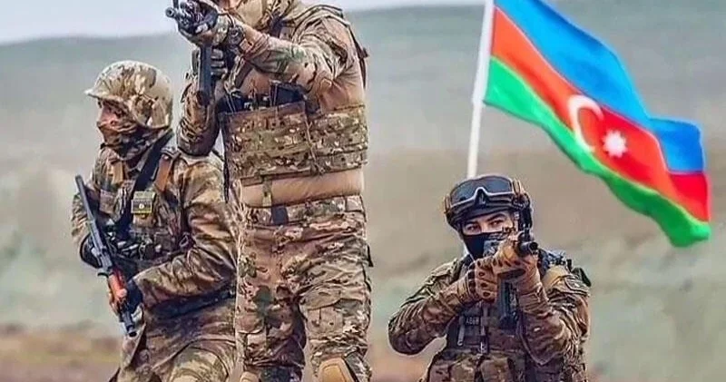 Bir ovuc torpaqdan, bir parça daşdan Bütöv Qələbə dadlı Vətənə qədər keçilən YOL