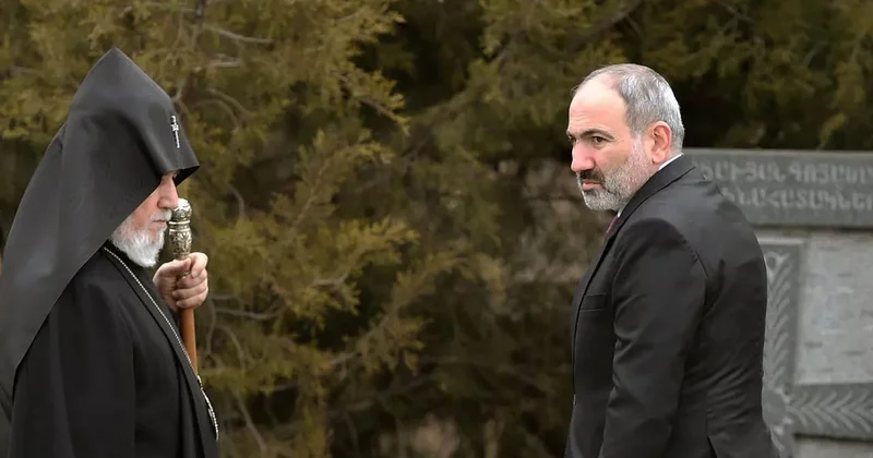 Пашинян: католикос всех армян Гарегин II вынужден будет уйти
