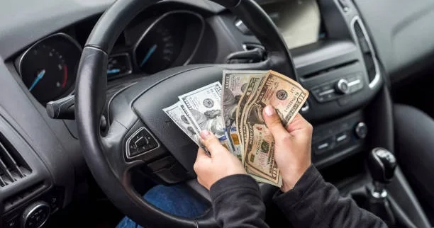 Dollar ucuzlaşır: Ekspert avtomobil qiymətləri ilə bağlı açıqlama verib