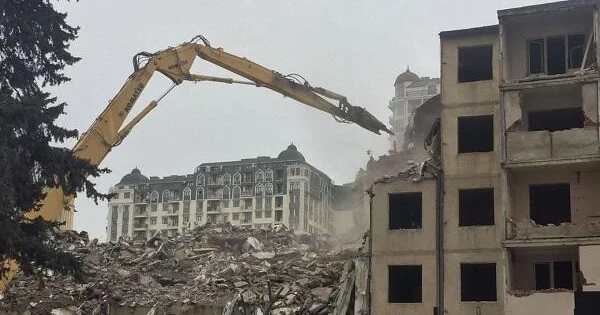 Bakıda daha bir bina sökülür: kompensasiya məbləği açıqlandı