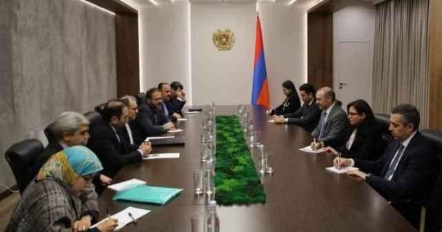 Ermənistan və İran siyasi məsləhətləşmələr apardı