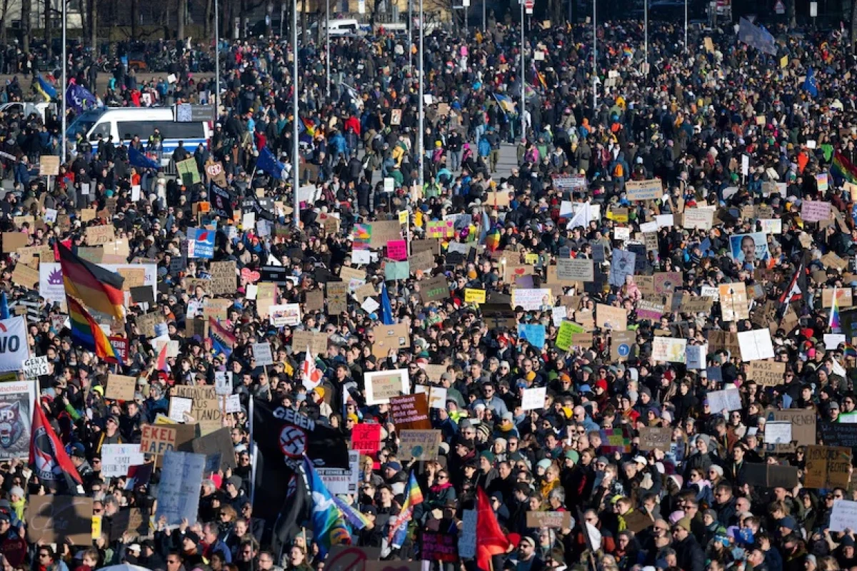 Немцы массово вышли на улицы против националистов