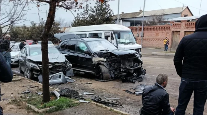 Gəncədə BMW və Hyundai toqquşdu, yaralılar var FOTO VİDEO