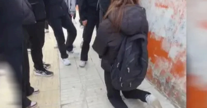 13 yaşlı qızı diz çökdürüb üzr istətdilər