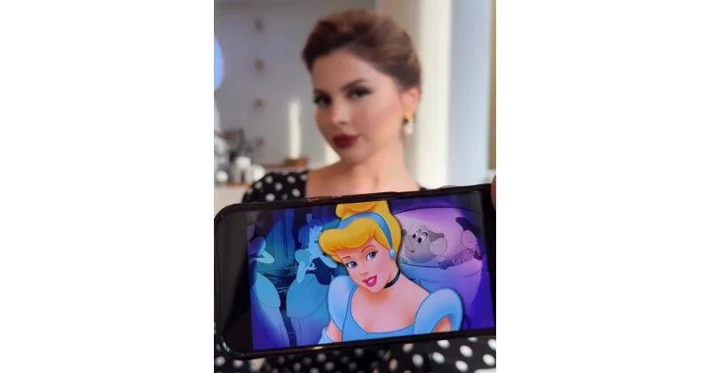 Айнишан Гулиева повторила тренд с принцессами Disney ВИДЕО