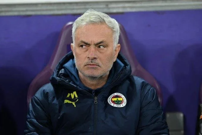 Mourinyodan Qalatasaray və Okan Burukla bağlı qalmaqallı sözlər: Onun səviyyəsinə enmərəm