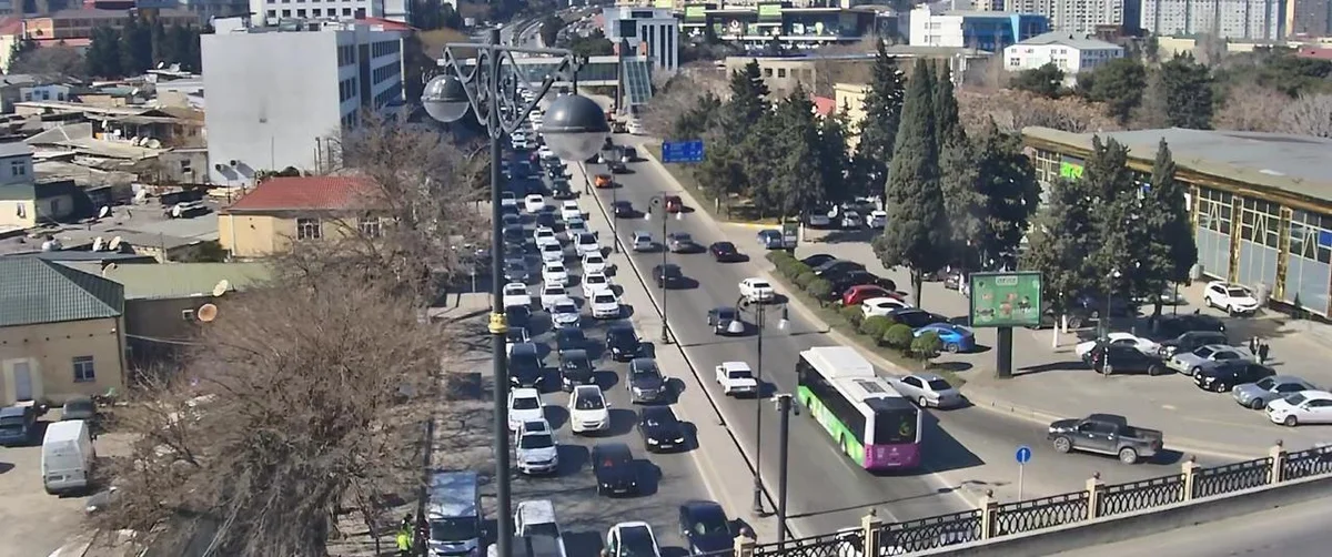 Paytaxtın bu yollarında tıxac var SİYAHI FOTO