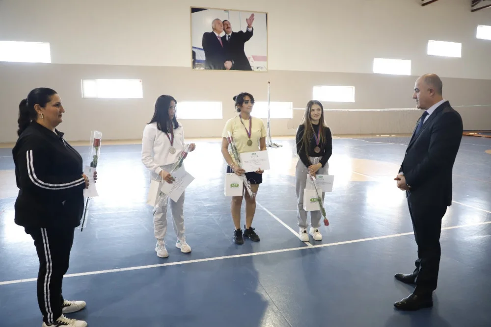 Qızlar arasında badminton yarışı keçirilib