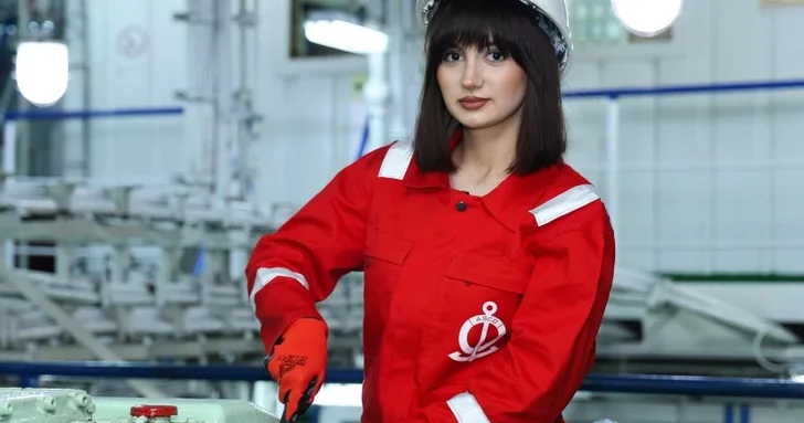 Здесь важен не пол, а профессионализм: Интервью с первой женщиной судовым механиком в Азербайджане