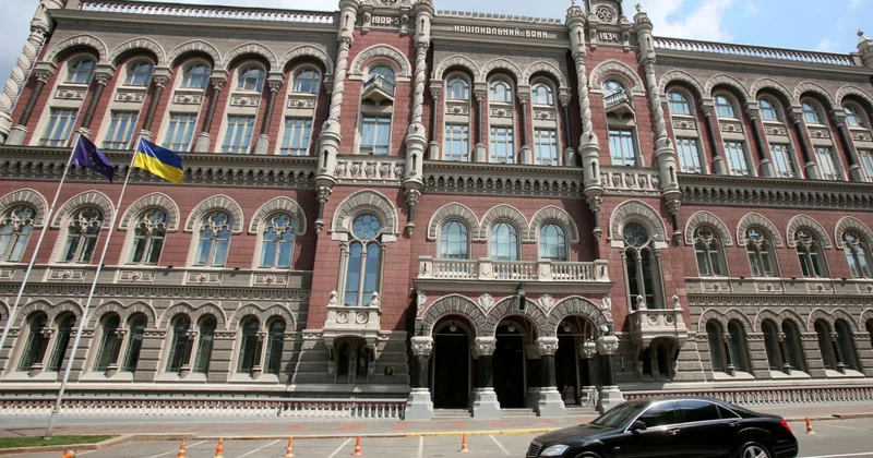 На Украине возник дефицит наличных после ареста инкассаторов в Венгрии