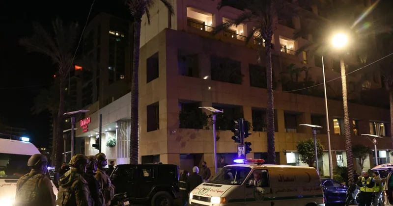İsrail Beyrutda hoteli hədəf aldı Ölənlər var