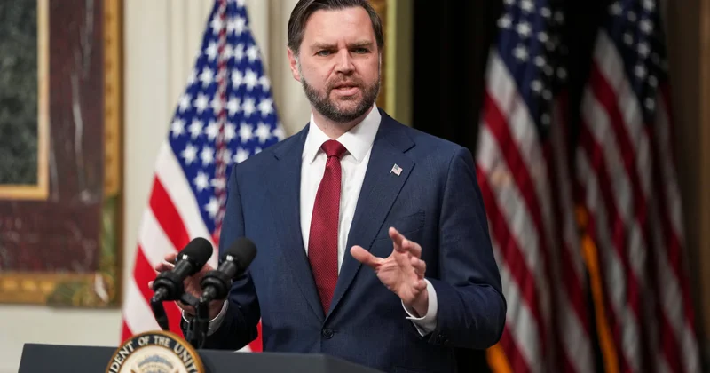 Вице президент США продолжает нападки на Украину