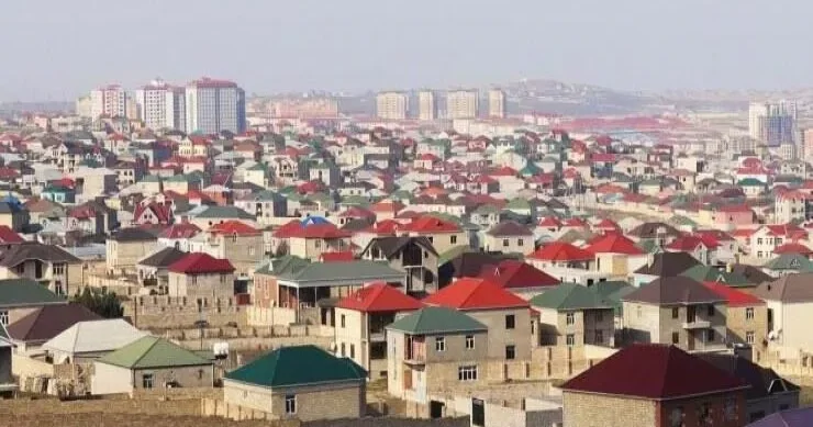 Abşerondakı gecəqondular bir zəlzələdə uça bilər Onminlərlə ev...
