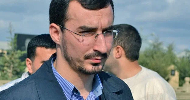 В Баку сын осужденного лидера Мусульманского единства сломал нос несовершеннолетней