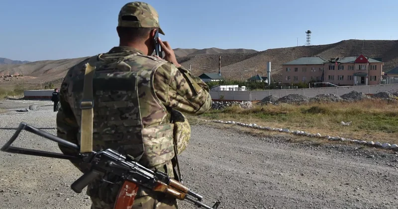 В Кыргызстане военнослужащий выстрелил в себя