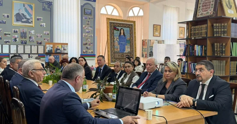 “Qərbi Azərbaycanın tarixi siyasi mədəni irsi” mövzusunda dəyirmi masa keçirilib FOTO