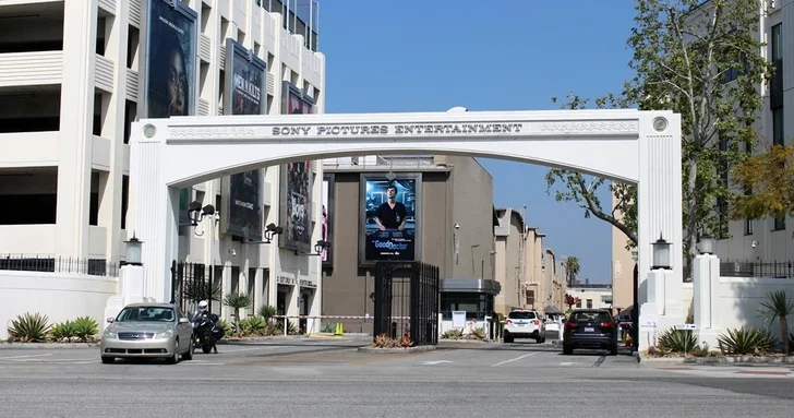 Sony Pictures запускает волну массовых увольнений: сотни сотрудников потеряют работу ПРИЧИНА