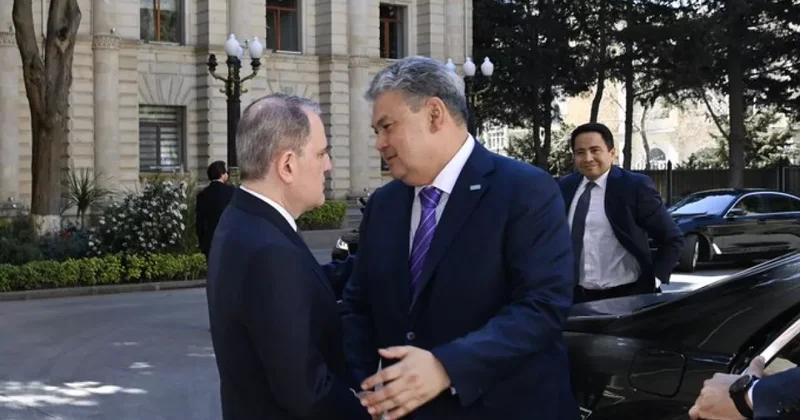 Глава МИД Азербайджана встретил министра иностранных дел Казахстана в ходе его официального визита в Баку