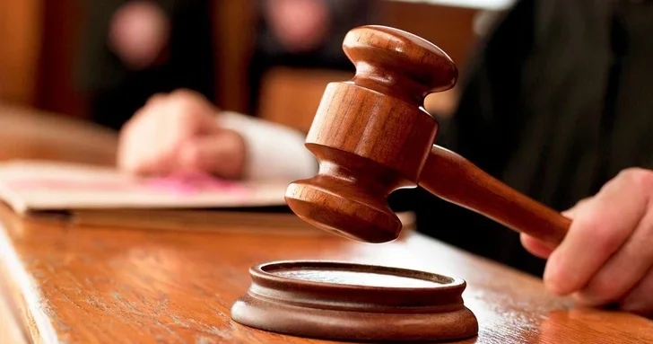 В Азербайджане суд вынес решение по делу учителя, уволенного директором из за подарка