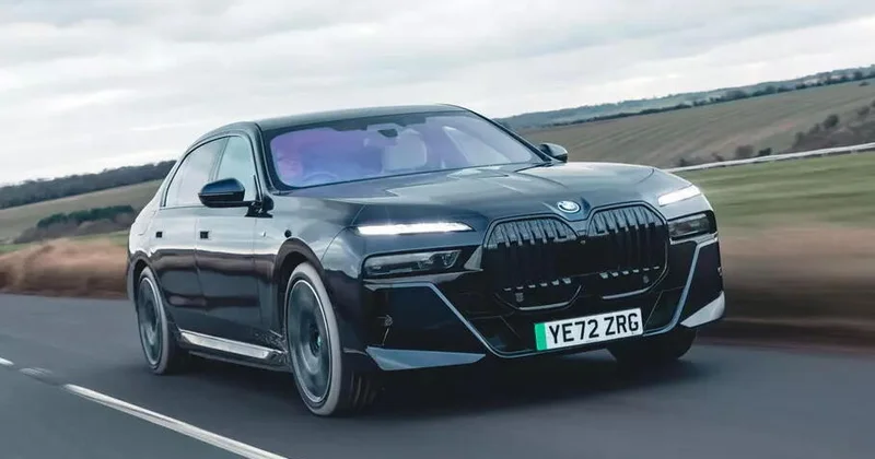 BMW представит в Пекине обновленный седан i7