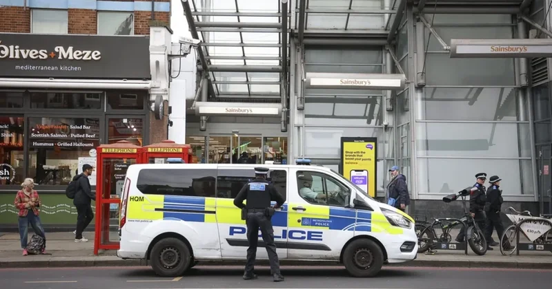 Londonda maraqlı insident: Polisin arsenalından elektroşoker və sursatlar yoxa çıxıb FOTO