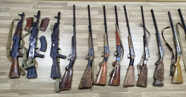Polis silah sursat götürdü