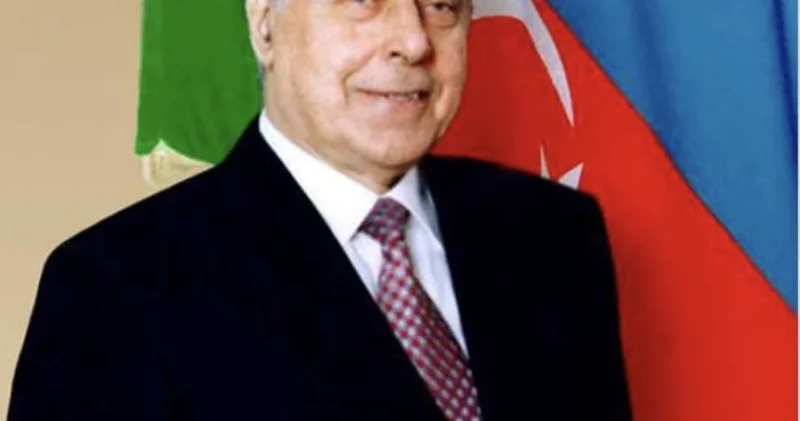 Müəllim qəlbində ümummilli lider Heydər Əliyevin işıqlı xatirəsi...