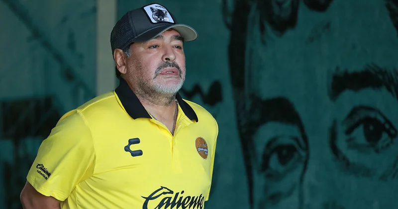 Polis Maradonanın ölümündən qısa müddət əvvəl müalicəsi ilə bağlı tibbi sənədləri və elektron məktubları müsadirə edib
