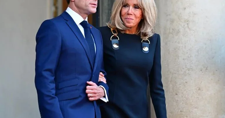 Bricit Macron cinsi qısnamada ittiham edilib