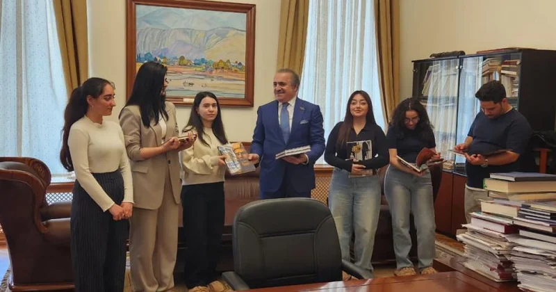 Bakı Dövlət Universitetinin tələbələri Ədəbiyyat Muzeyində olublar
