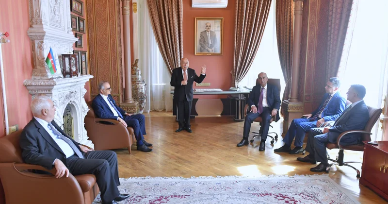 Əcəmi Naxçıvaninin 900 illik yubileyinə həsr olunmuş poçt markasının təqdimatı keçirilib