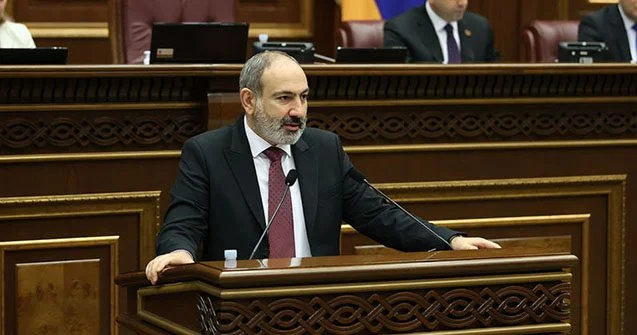 Ermənistan parlamentində dava: Paşinyan deputatı döymək istədi Paşinyan deputatı döymək istədi VİDEO