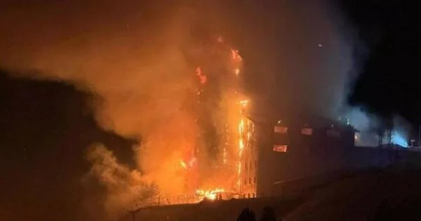 Türkiyədə yaşayış binasında yanğın: 11 nəfər zəhərləndi