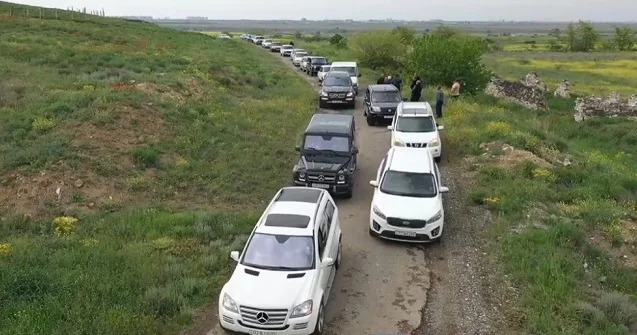 32 il sonra doğma kəndlərini ziyarət etdilər VİDEO
