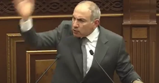 Paşinyan parlamentin iclasında əsəbiləşdi VİDEO