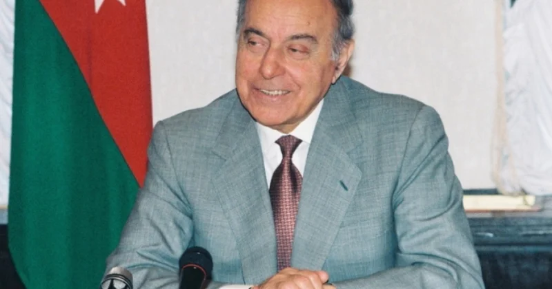 Tarixi irs və əbədi liderlik nümunəsi