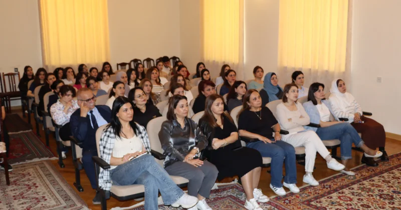 Tələbələrə “Yazılı abidələrimizin dövrləşdirilməsi” mövzusunda mühazirə oxunub