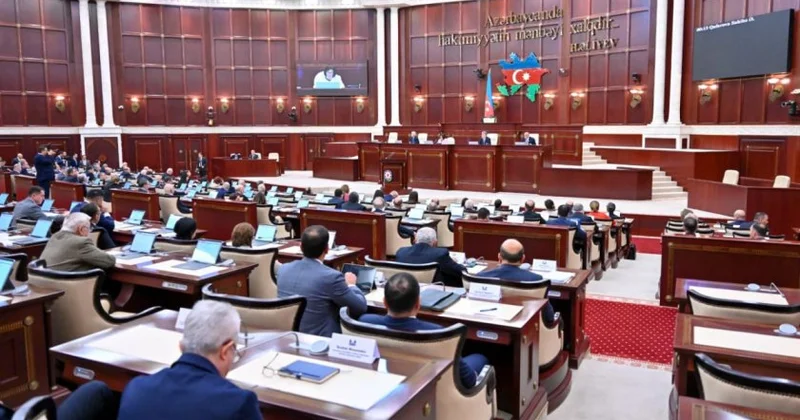 Parlamentdə “İlk milli Konstitusiyamız və Suverenliyimiz” adlı sənədli film nümayiş etdirilib