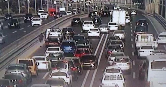 Bu prospektdə 3 maşın toqquşdu, böyük tıxac yarandı