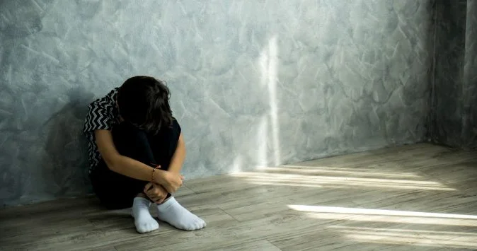 Qızlar nə üçün depressiyaya meyillidir? TƏDQİQAT
