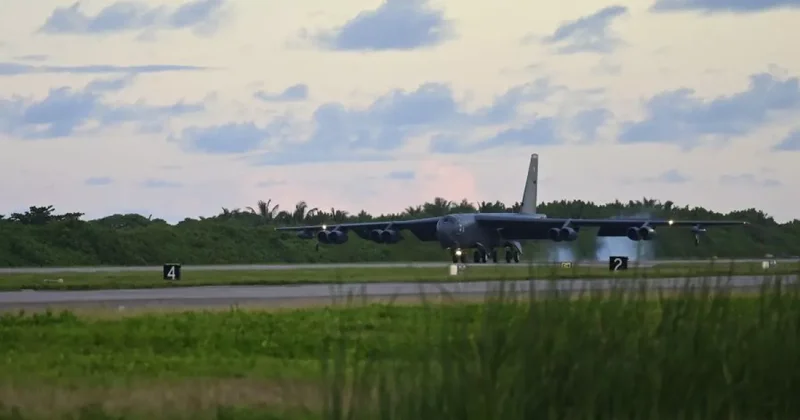 СМИ: На базу в Индийском океане прибыло четыре бомбардировщика B 52H