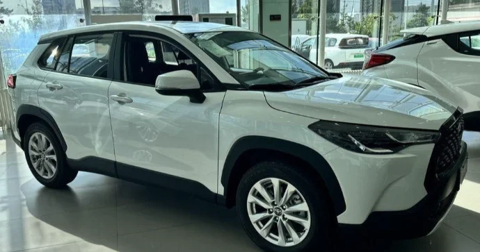 Təzə “Toyota”ların yarı qiymətə satılmasının SƏBƏBİ FOTO