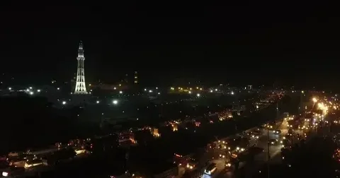 Pakistanın Lahor şəhərində bir neçə partlayış baş verib